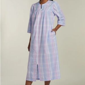 MISS ELAINE Long Robe Seesucker Size Small